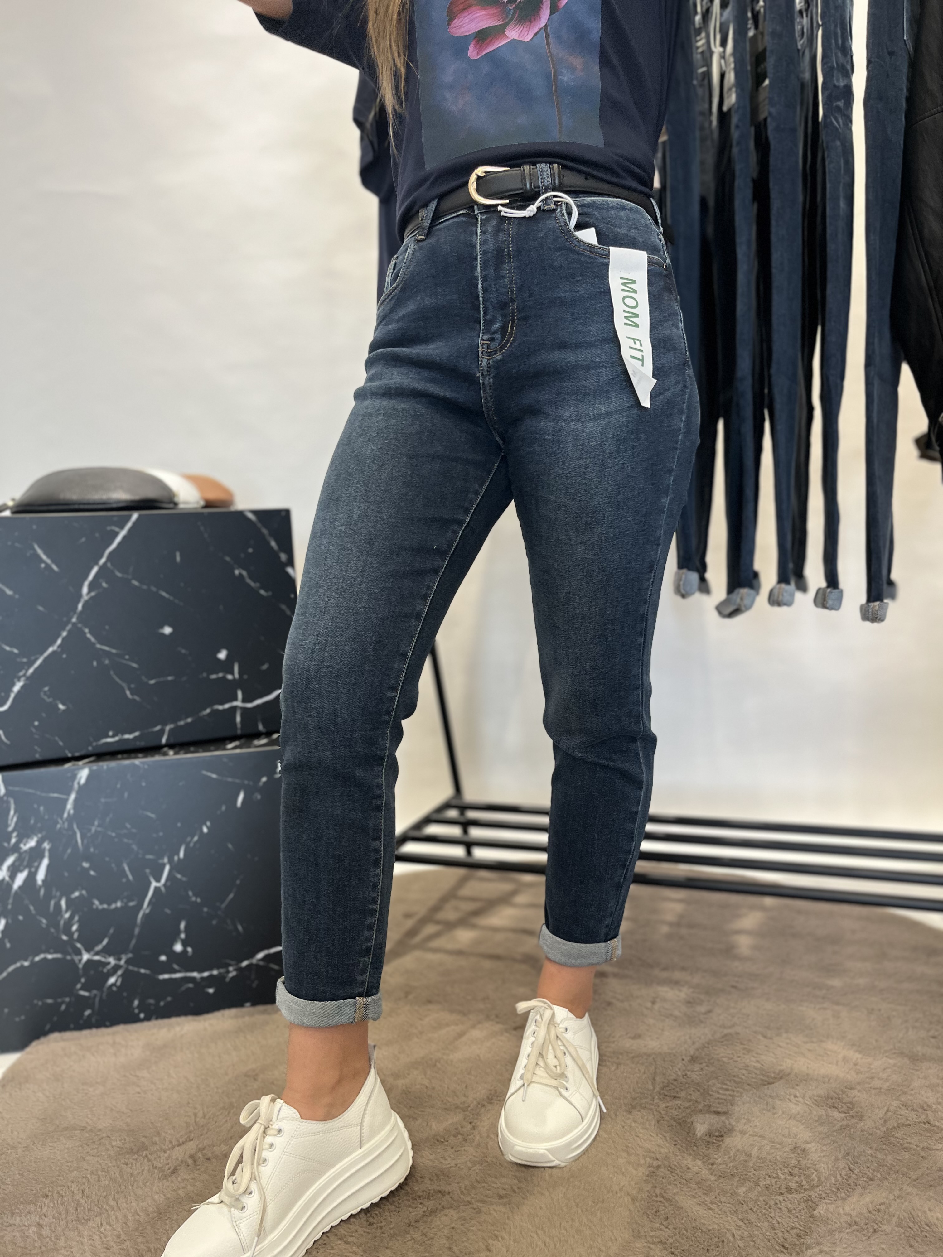 Dámské džíny mom fit