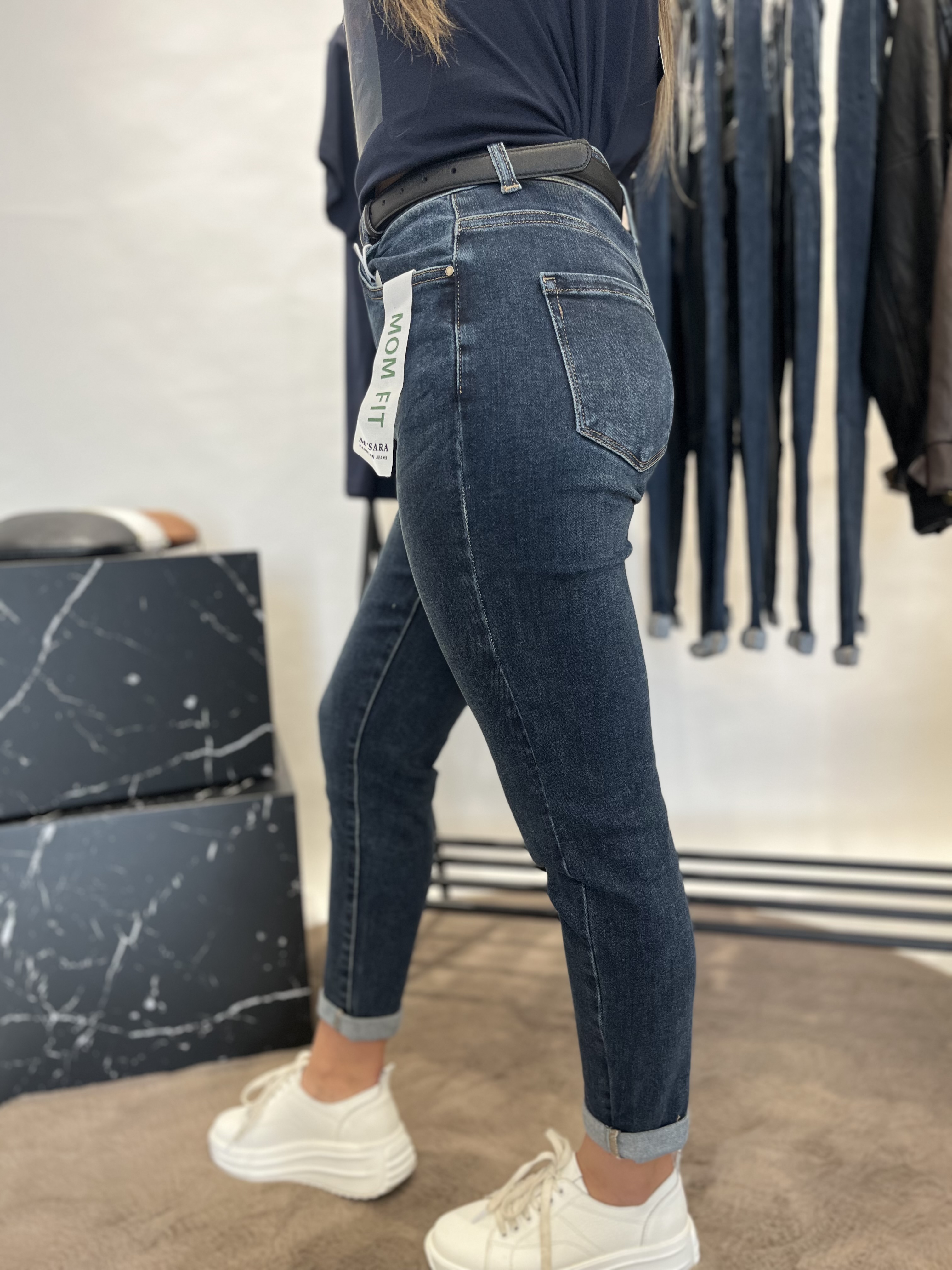 Dámské džíny mom fit