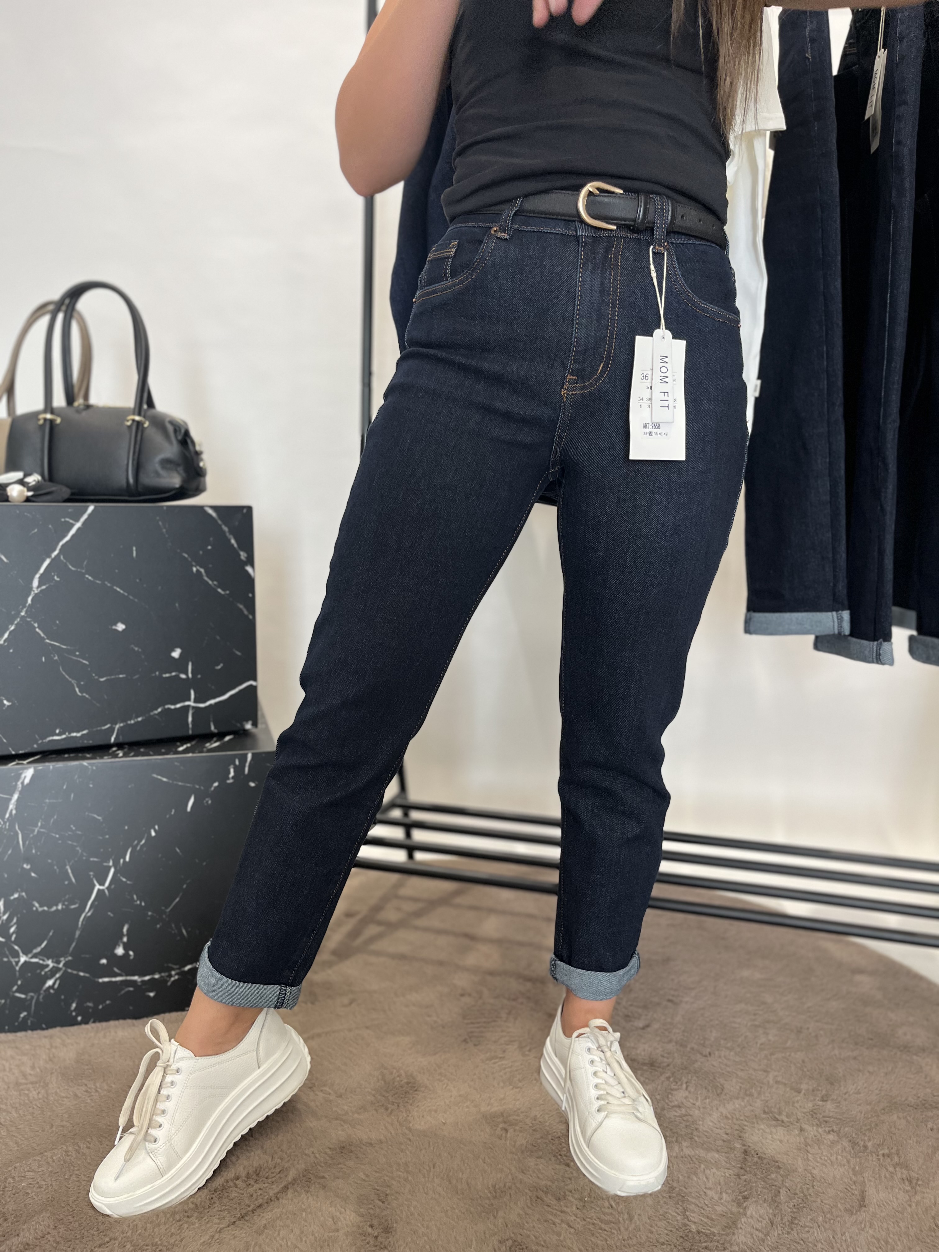 Dámské džíny mom fit