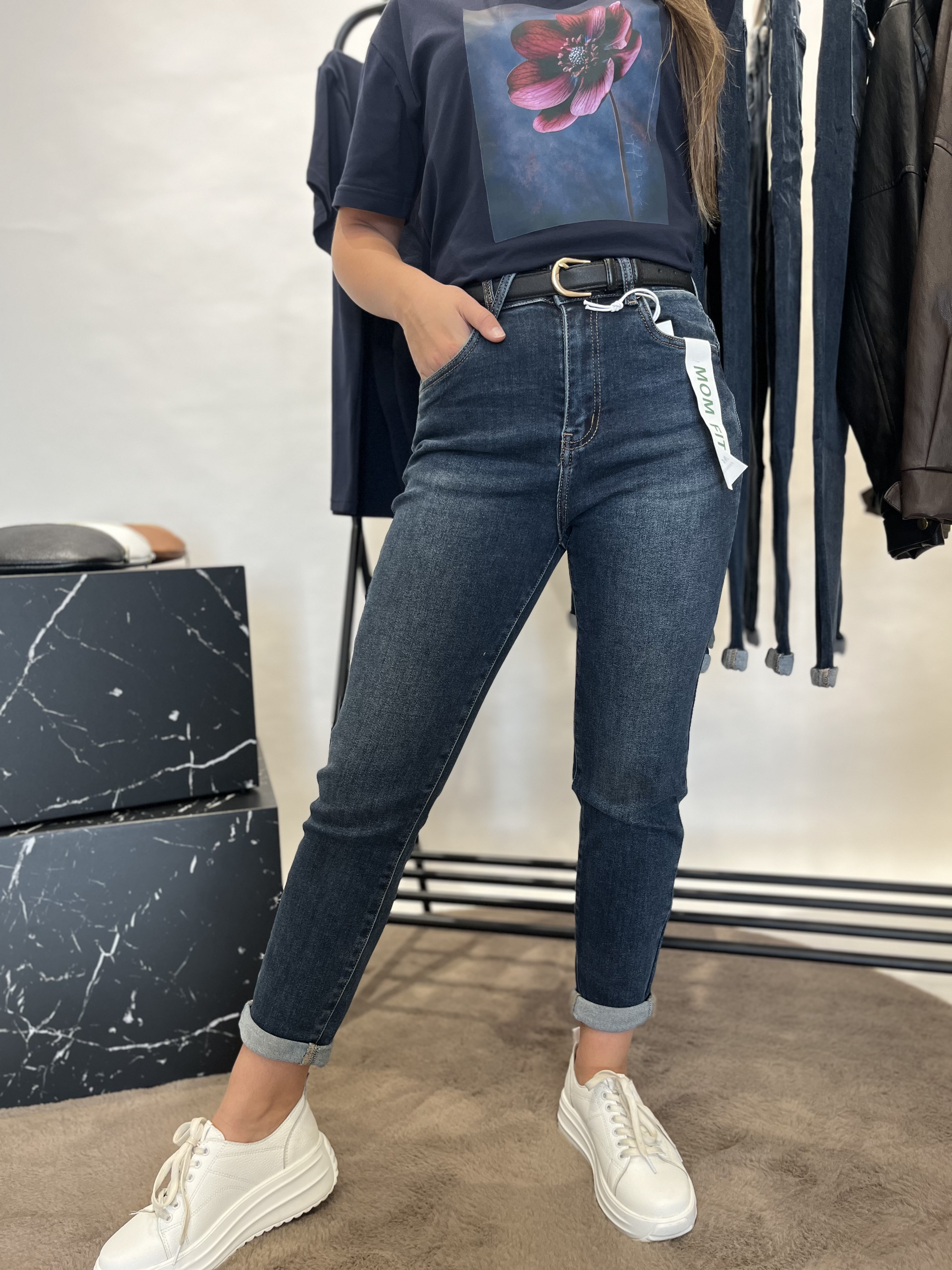 Dámské džíny mom fit